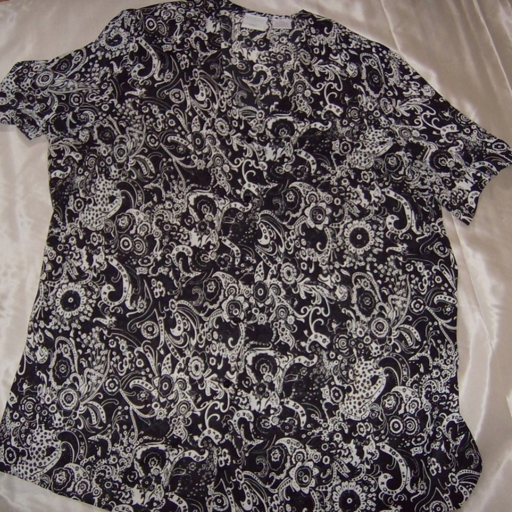 Studio C Black and White Relaxed Graphic Top